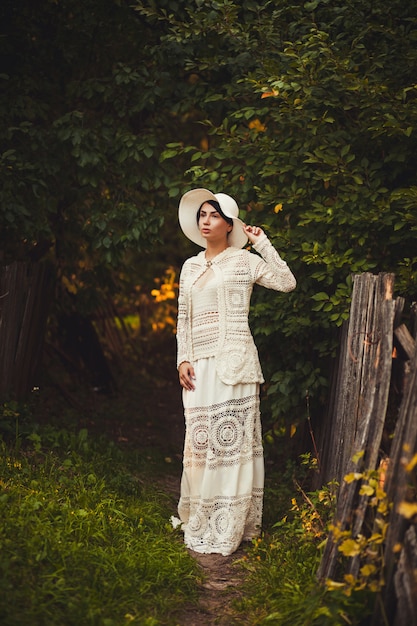 Rétro femme au chapeau