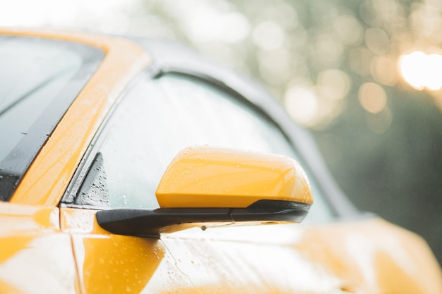 Rétroviseur extérieur de voiture lavage à l'extérieur