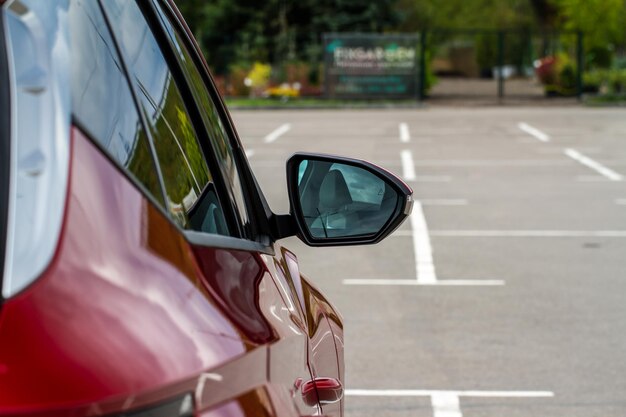 Rétroviseur d'une voiture moderne.