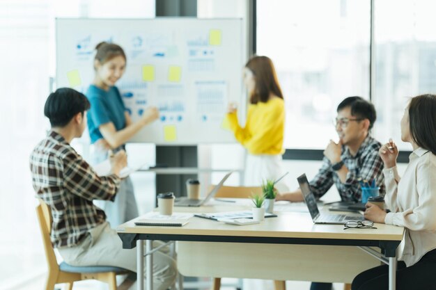 Réunion des amis de la diversité Concept de discussion communautaire