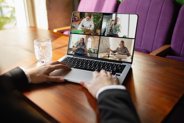 Photo réunion d'emploi ou d'éducation en ligne gros plan sur l'écran travail à distance