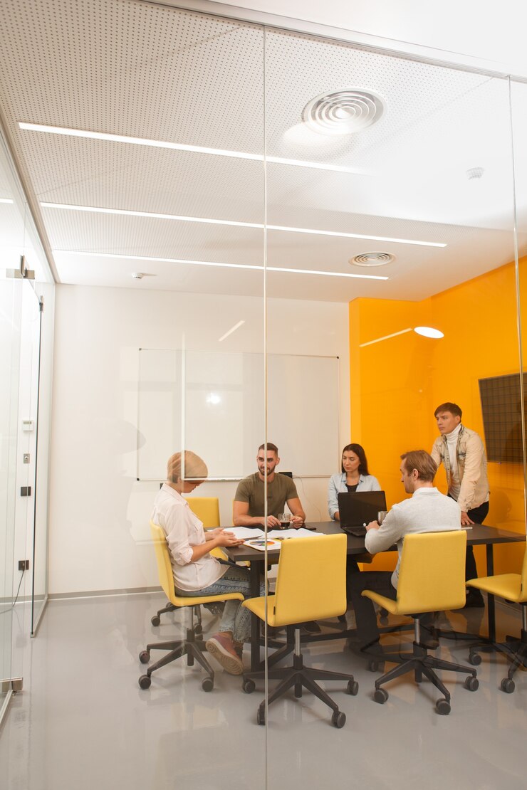 réunion d'équipe au bureau