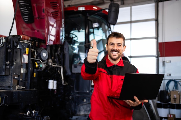 Photo réussissement de l'entretien et de la maintenance du tracteur