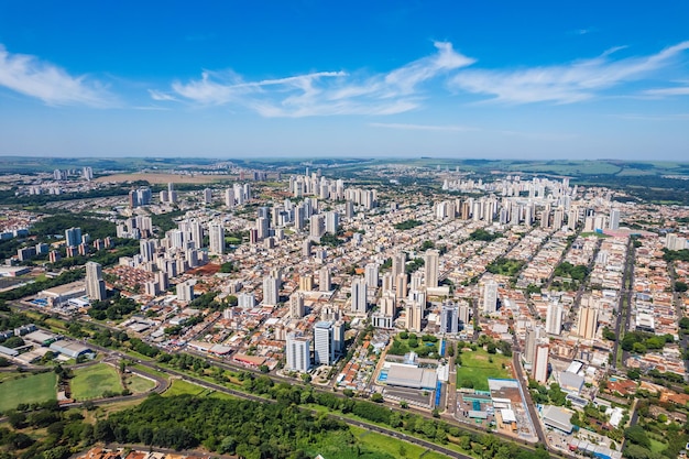 Ribeirao Preto Sao Paulo Brésil vers mars 2022 vu d'en haut par vue aérienne de drone