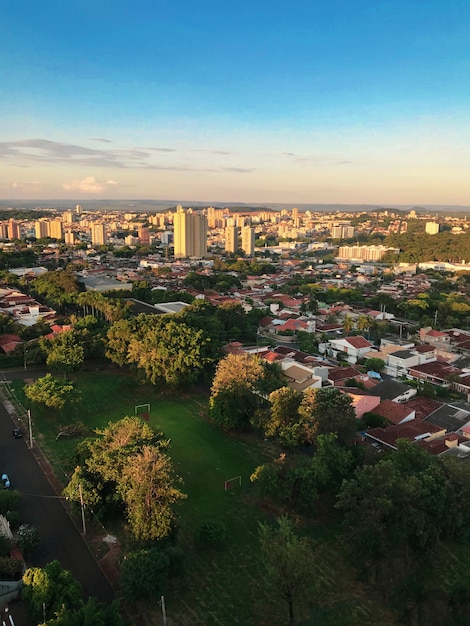 Ribeirao Preto, toits de la ville au coucher du soleil, Sao Paulo, Brésil