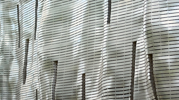 un rideau blanc avec un motif du chiffre 4 dessus.