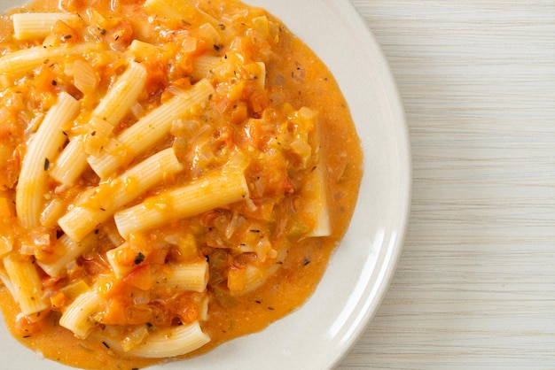 Rigatoni pâtes penne crémeuse à la tomate