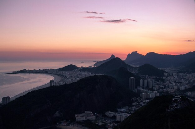 Photo rio de janeiro au coucher du soleil - vue depuis le pao de acucar