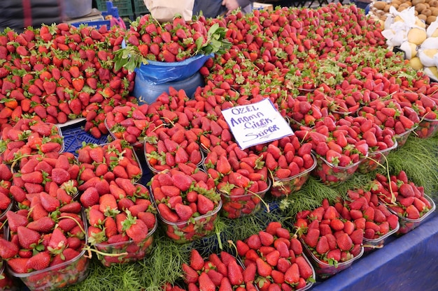 Rip Strawberries se vendant dans un super magasin à istanbul