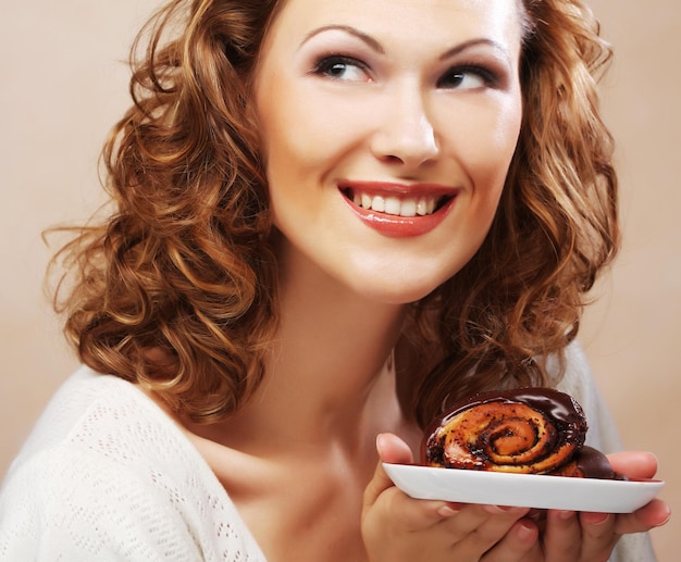 Rire, femme, gâteau