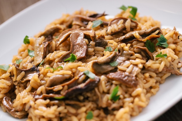 Risotto aux champignons sauvages avec parmesan et persil