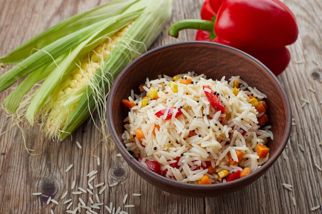 Risotto aux légumes et maïs sur bois