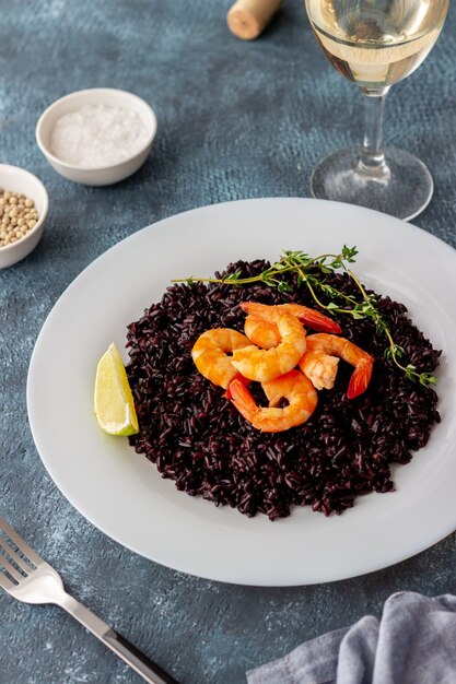 Risotto de riz noir aux crevettes.