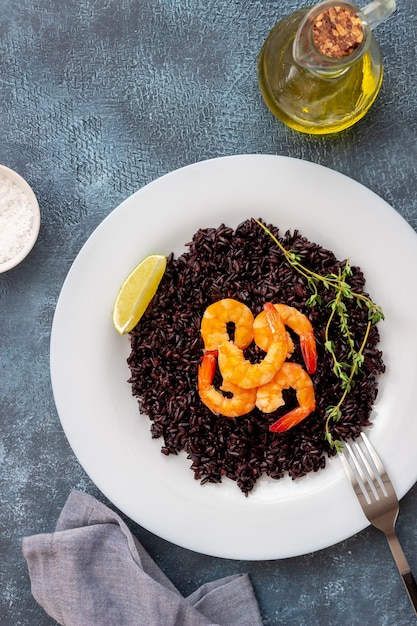 Risotto de riz noir aux crevettes.