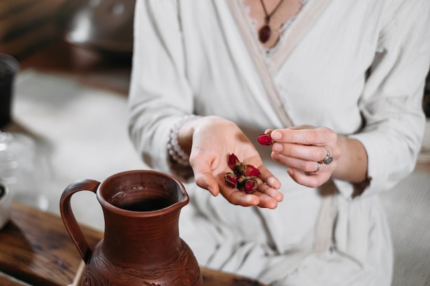 Rituel d'ouverture du cœur de la cérémonie du cacao dans un lieu atmosphérique