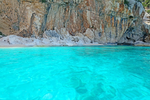 Rivage de Cala Mariolu vu de la mer