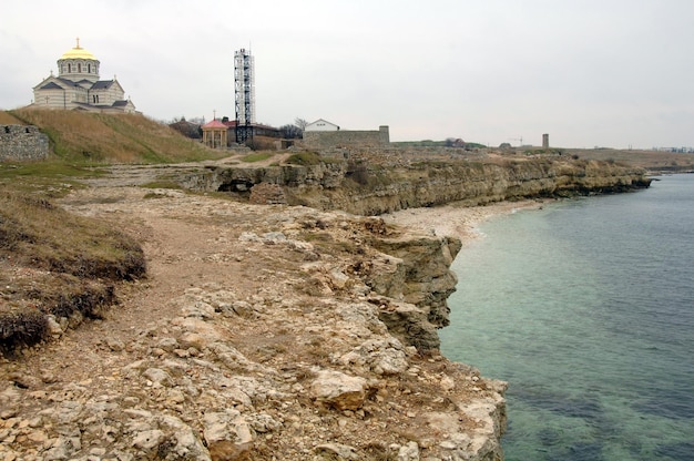 Rivage en pierre de paysage marin de la Mer Noire