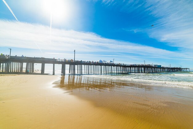 Photo rive dorée près de la jetée à pismo beach en californie