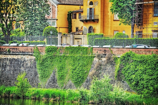 Rive du fleuve Arno à Florence Italie