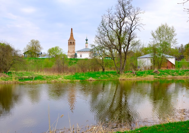 La rive du fleuve dans la vieille ville