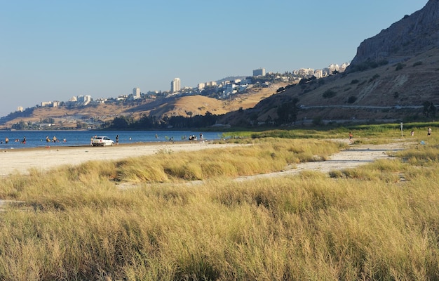 La rive du lac Kinneret le soir