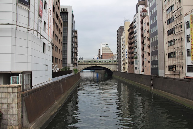 La rivière au centre-ville de Tokyo au Japon