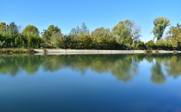 rivière à la campagne