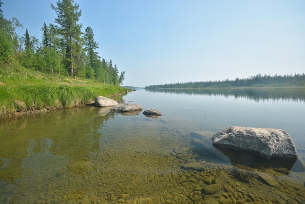 Rivière dans l'Oural polaire