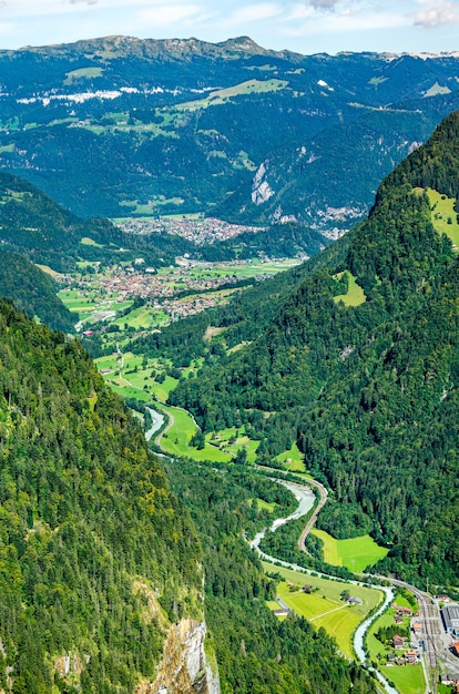 Rivière Lutschine dans la vallée de Lauterbrunnen en Suisse