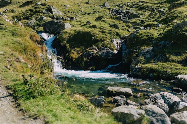 Rivière de montagne, paysage des hautes terres