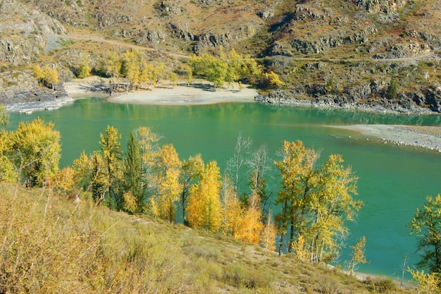 rivière en montagne