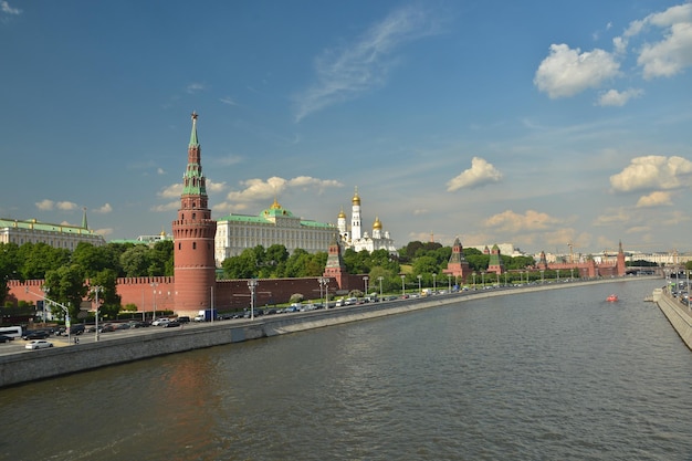 Rivière de Moscou et le Kremlin de Moscou