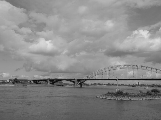 à la rivière Nijmegen