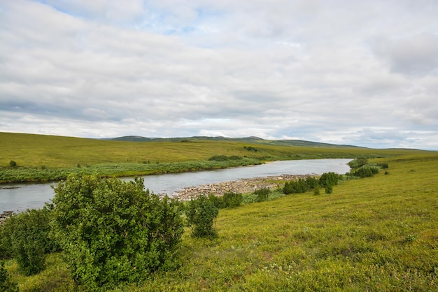 Rivière PIKE dans le parc naturel de l'Oural polaire