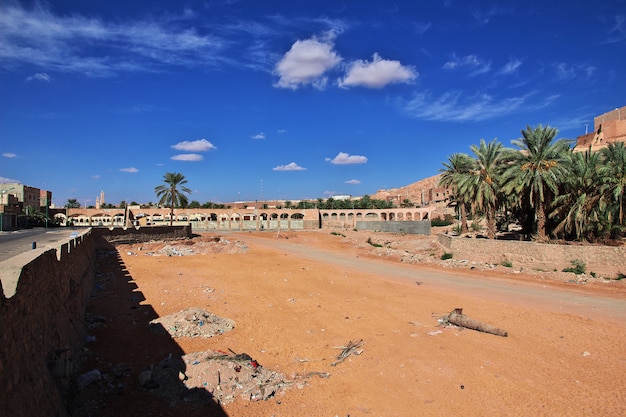 La rivière sèche à Ghardaïa est une ville, désert du Sahara