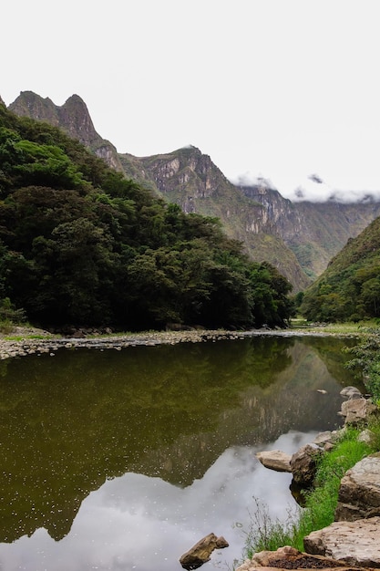 Rivière Urubamba, Aguas Calientes, Pérou. chemin vers Machu Picchu