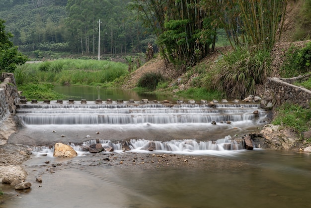 Rivières Et Ponts Dans Les Villages De Montagne