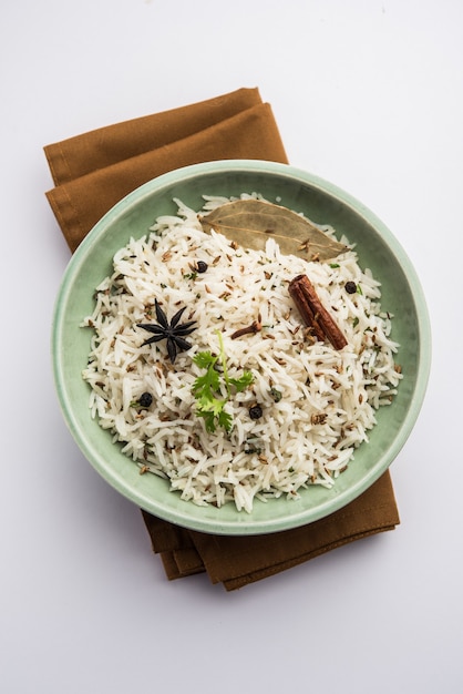 Le Riz Au Cumin Ou Le Riz Jeera Est Un Plat Principal Indien Populaire à Base De Riz Basmati Avec Des épices De Base