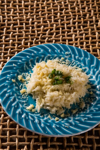 Riz au fromage en grains.