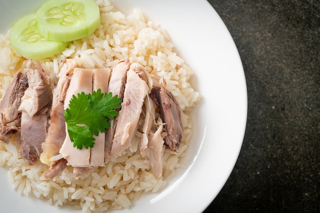 Riz au poulet hainanais ou riz vapeur au poulet