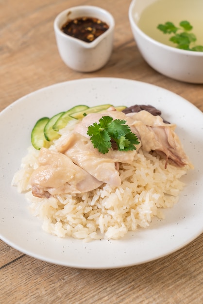 Riz au poulet Hainanese ou riz à la vapeur de poulet