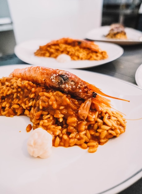 Riz aux fruits de mer et crevettes typiques de Valence