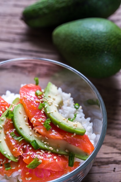 Riz blanc au saumon et avocat