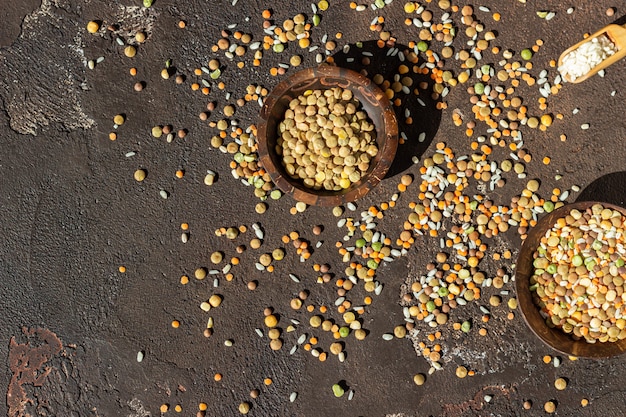 Riz blanc et différents types de lentilles