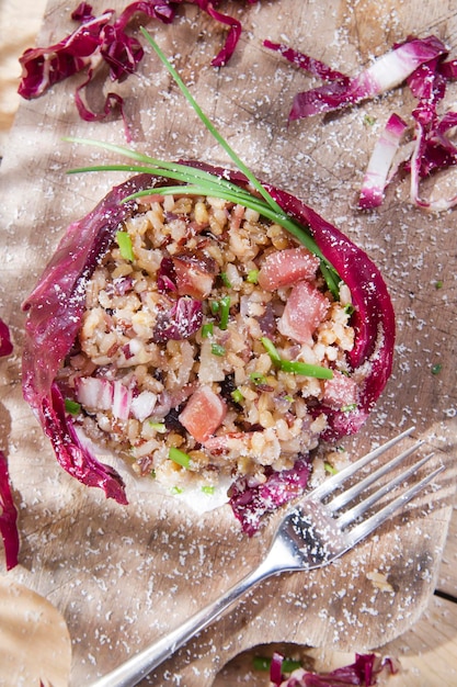 Riz brun avec radicchio rouge et speck