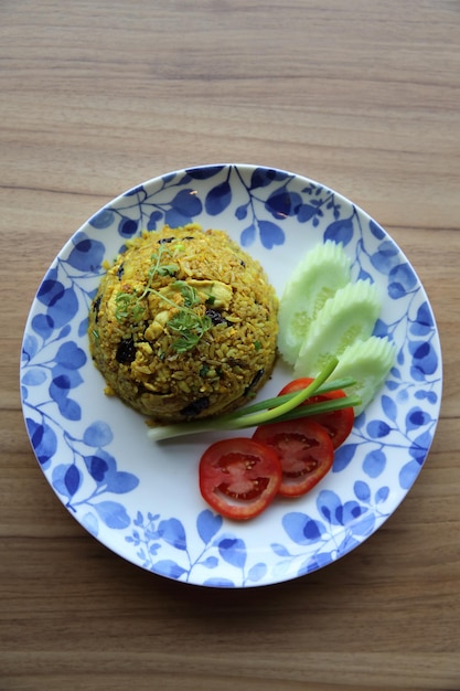 Riz frit à l'ananas , Riz frit au poulet aux raisins et à l'ananas , Cuisine thaïlandaise