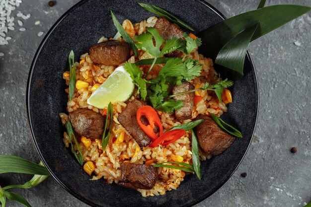 Riz frit au boeuf et légumes