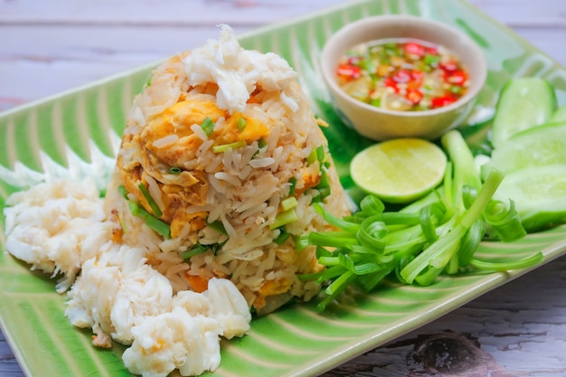 riz frit au crabe et légumes