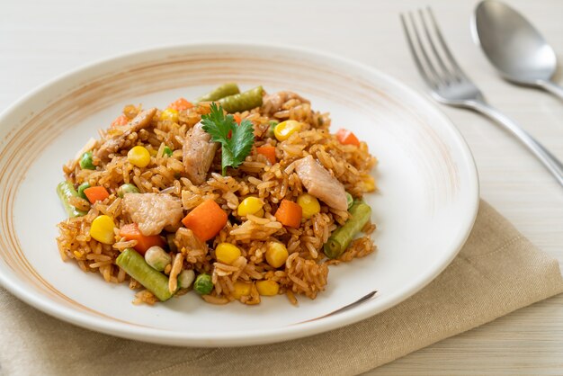 riz frit au porc et aux légumes