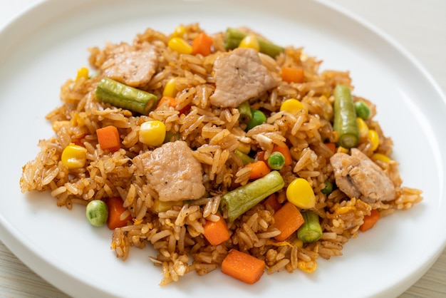 riz frit au porc et aux légumes